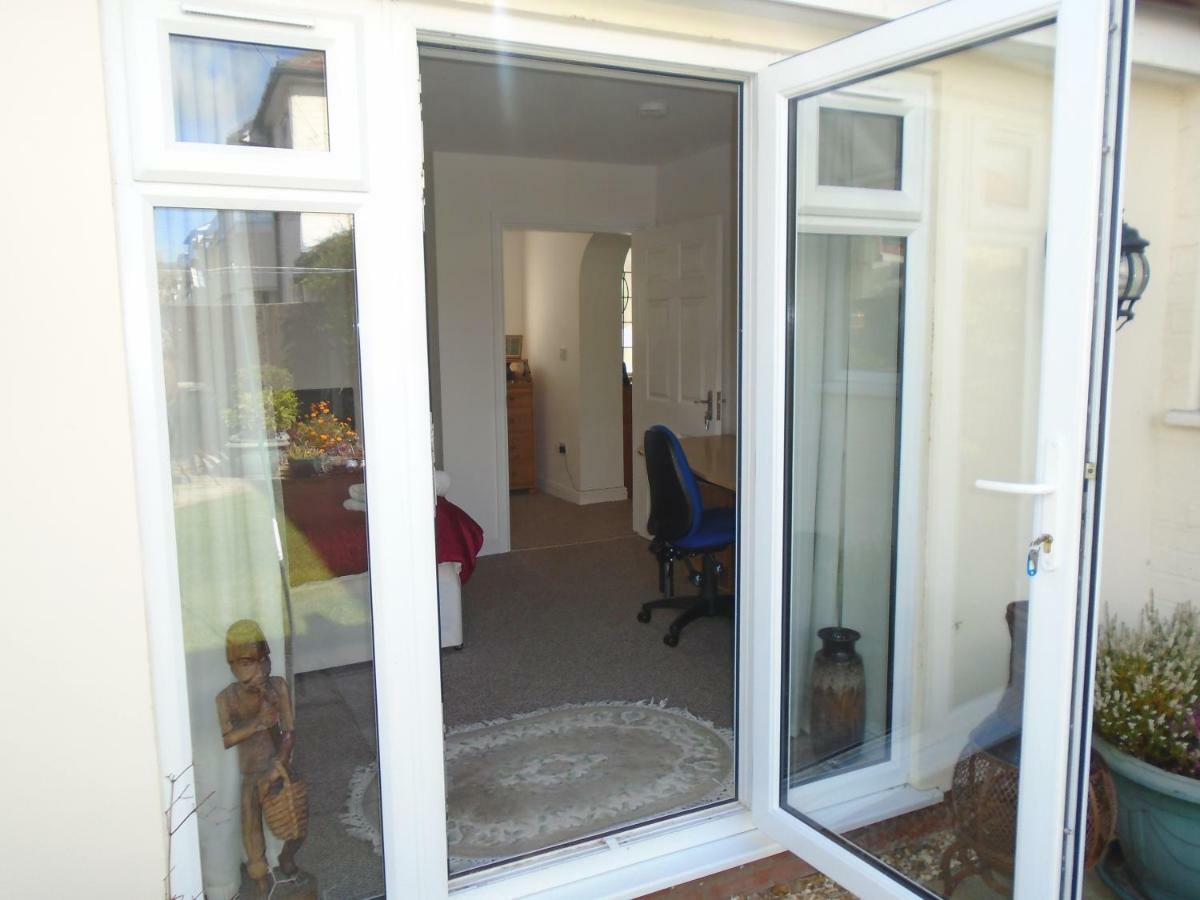 Tea In Liverpool - Private - Quiet - Ground Floor - En-Suite - Walk-In-Shower Exteriör bild
