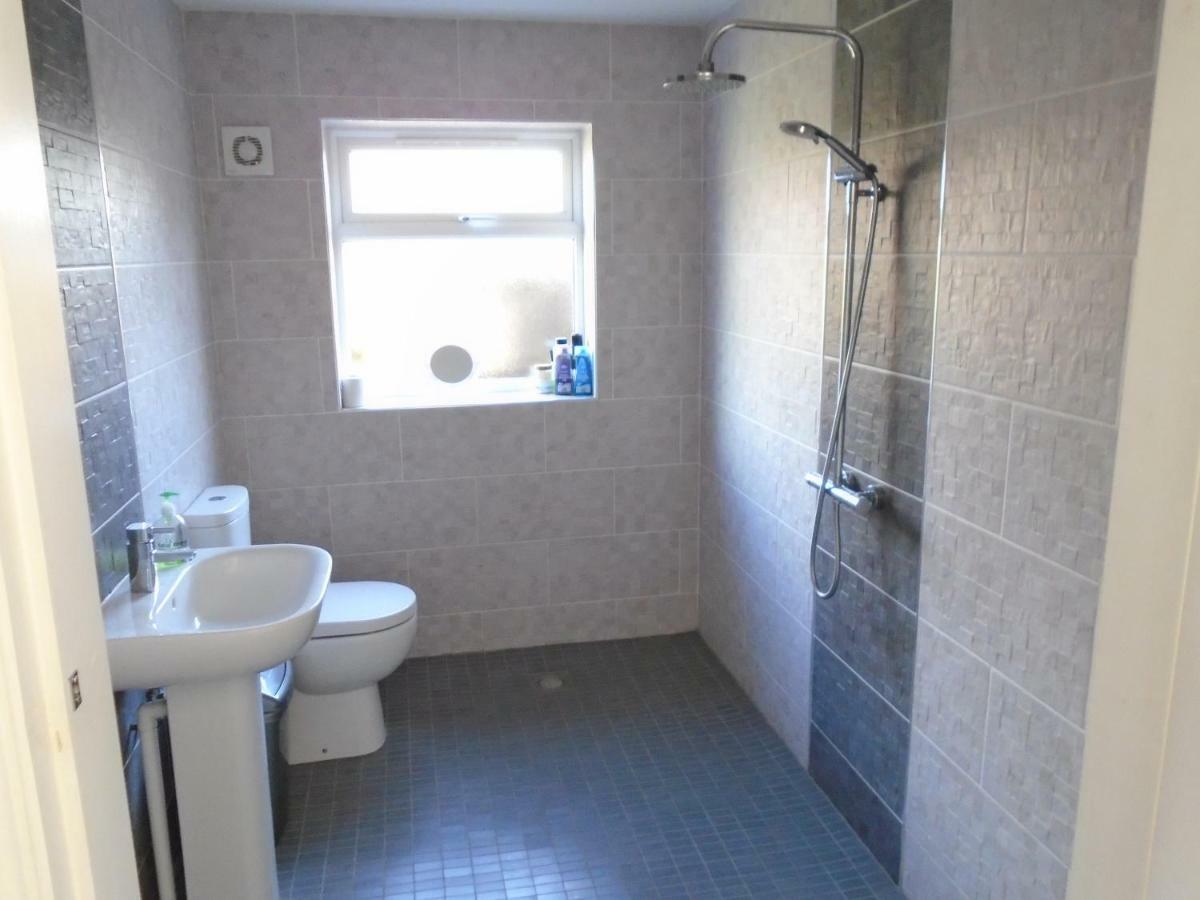 Tea In Liverpool - Private - Quiet - Ground Floor - En-Suite - Walk-In-Shower Exteriör bild