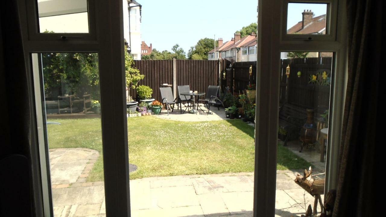 Tea In Liverpool - Private - Quiet - Ground Floor - En-Suite - Walk-In-Shower Exteriör bild