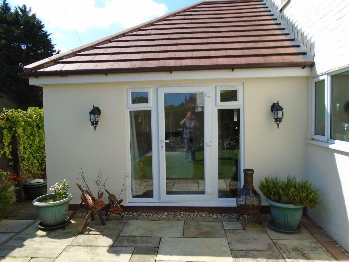 Tea In Liverpool - Private - Quiet - Ground Floor - En-Suite - Walk-In-Shower Exteriör bild