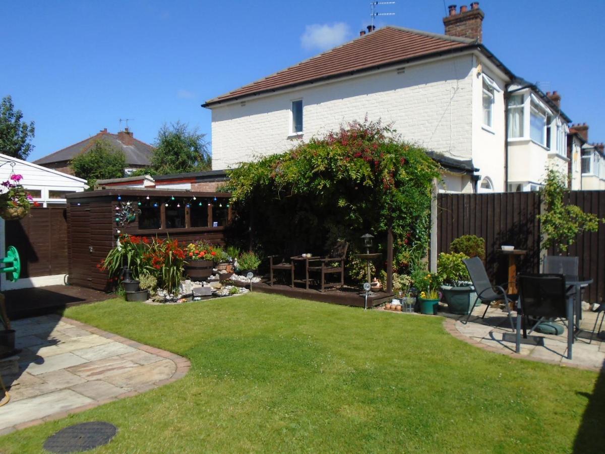 Tea In Liverpool - Private - Quiet - Ground Floor - En-Suite - Walk-In-Shower Exteriör bild